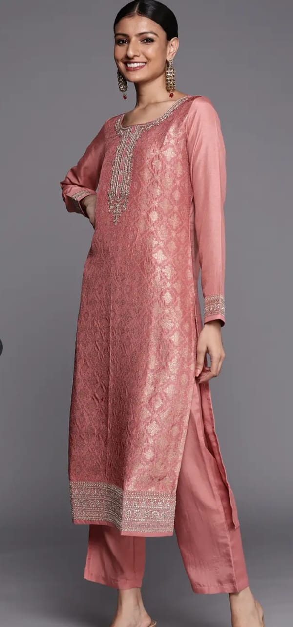 Women Peach-Coloured Floral Kurta with Trousers & Dupatta